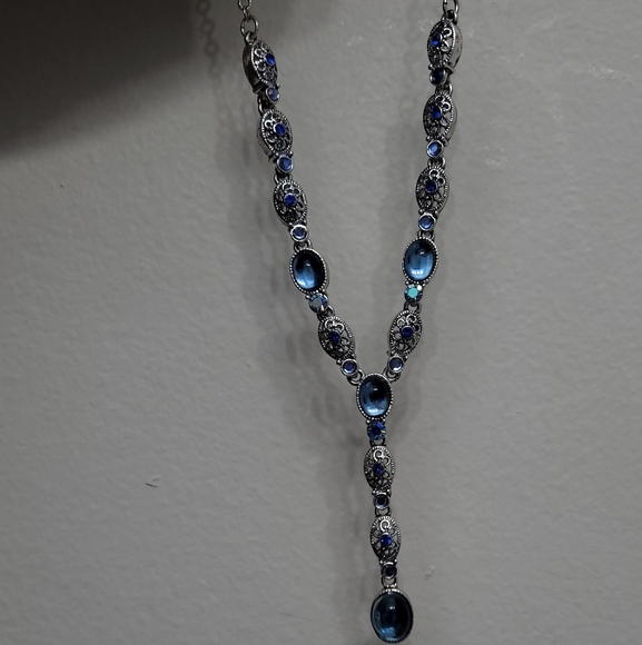 Avon Silver Filigree Chain & Lariat Necklace with Blue Glass Jewels - Picture 2 of 4